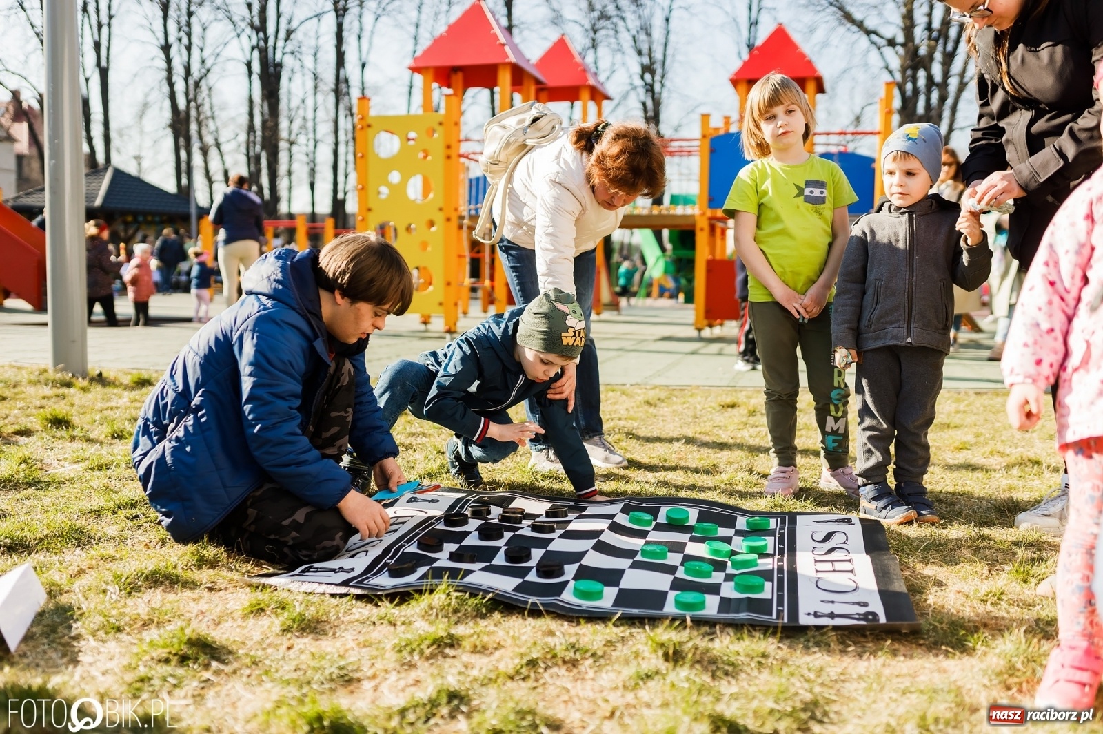 Zdjęcie w galerii na portalu naszraciborz.pl: Powitanie wiosny w Ogródku Jordanowskim [FOTO i WIDEO] wiadomości z regionu