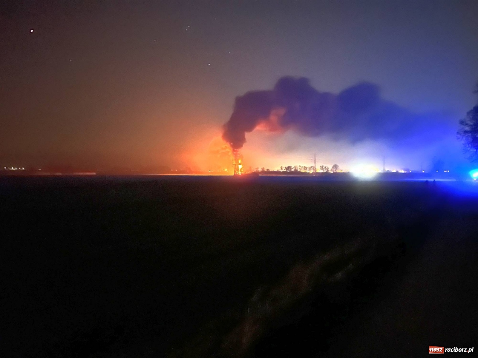 Zdjęcie w galerii na portalu naszraciborz.pl: Łuna ognia pomiędzy Płonią a Brzeziem [FOTO] wiadomości z regionu