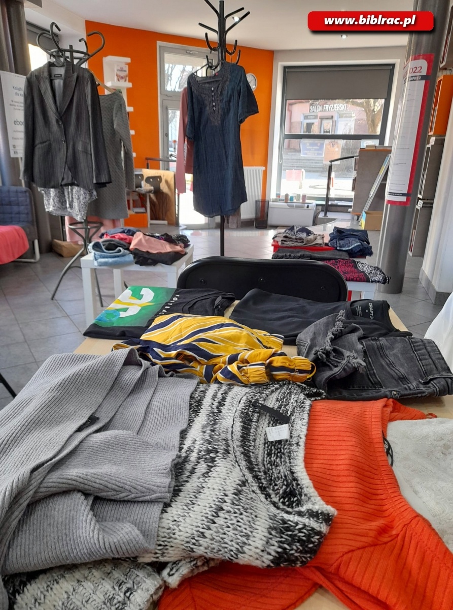 Zdjęcie w galerii na portalu naszraciborz.pl: Na Ostrogu odbyło się pierwsze Ciuchowisko wiadomości z regionu