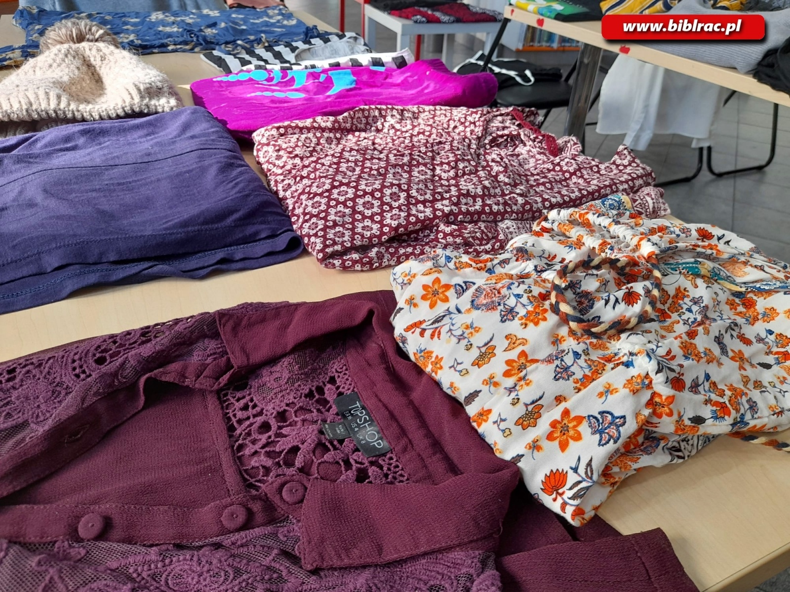 Zdjęcie w galerii na portalu naszraciborz.pl: Na Ostrogu odbyło się pierwsze Ciuchowisko wiadomości z regionu