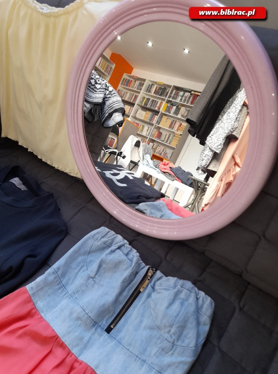 Zdjęcie w galerii na portalu naszraciborz.pl: Na Ostrogu odbyło się pierwsze Ciuchowisko wiadomości z regionu