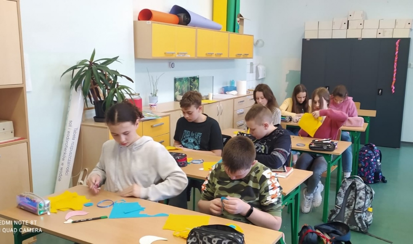 Zdjęcie w galerii na portalu naszraciborz.pl: W Brzeziu powstają niebiesko-żółte mini przytulanki wiadomości z regionu