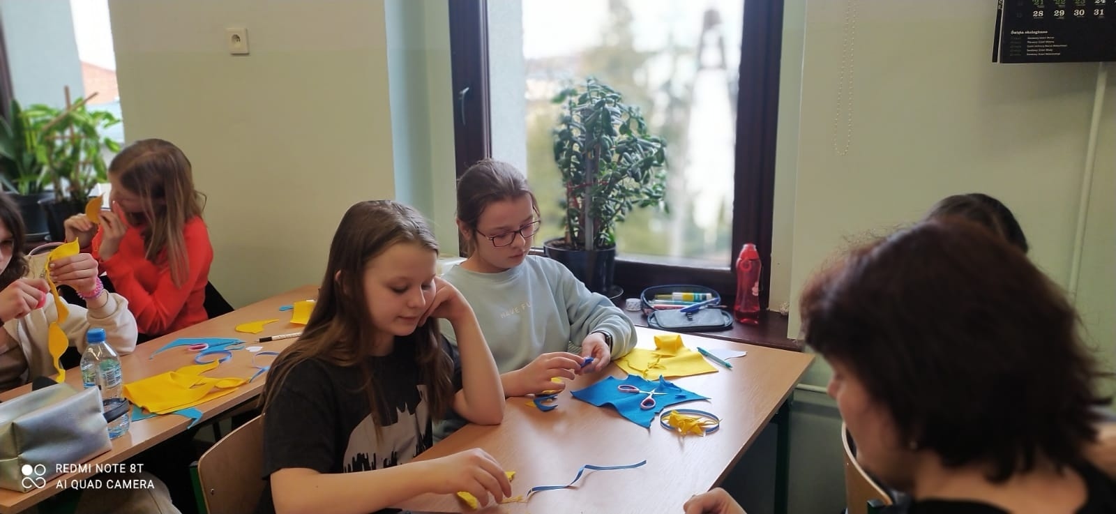 Zdjęcie w galerii na portalu naszraciborz.pl: W Brzeziu powstają niebiesko-żółte mini przytulanki wiadomości z regionu