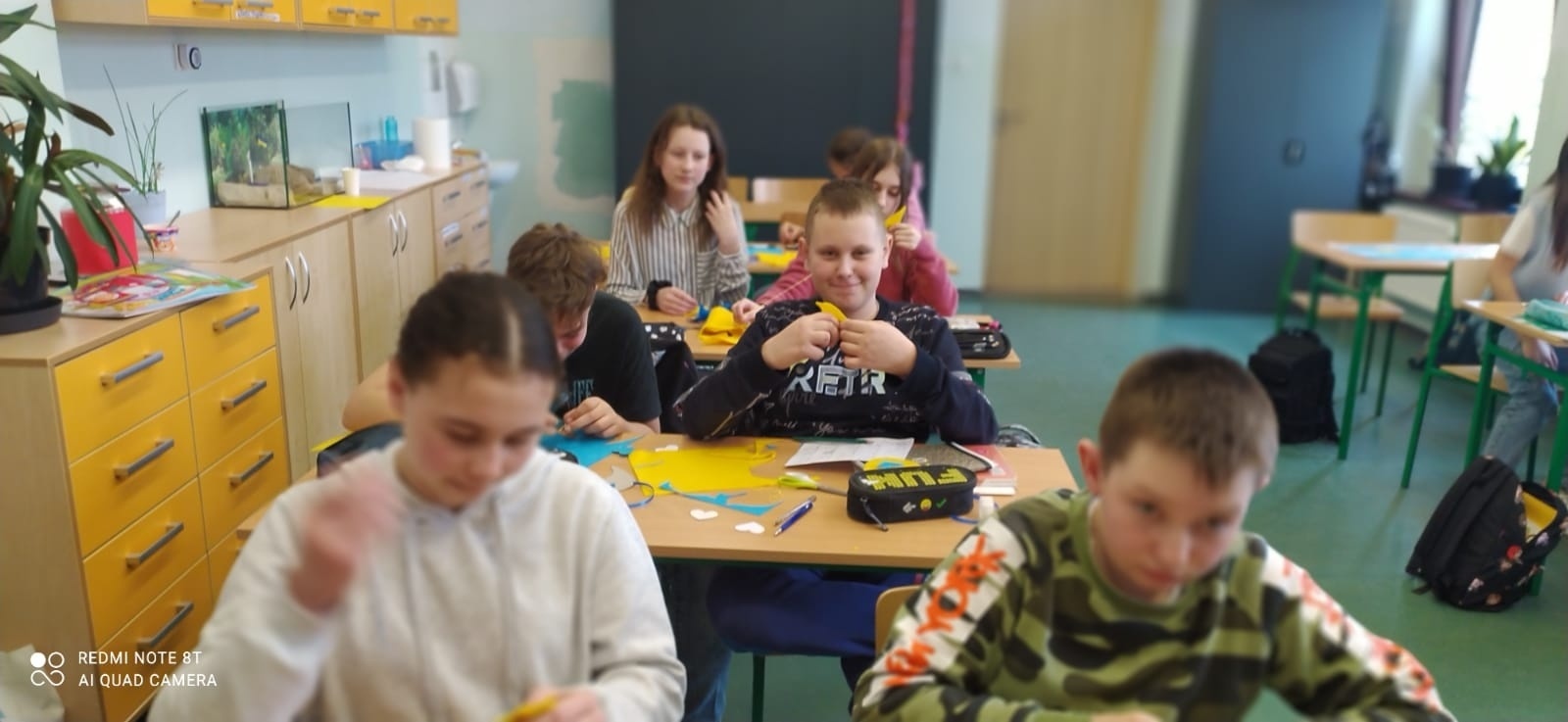 Zdjęcie w galerii na portalu naszraciborz.pl: W Brzeziu powstają niebiesko-żółte mini przytulanki wiadomości z regionu