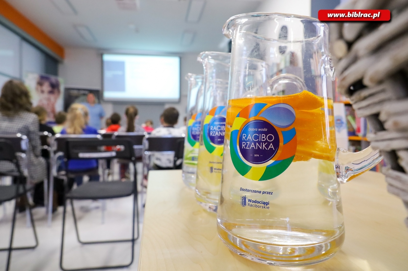 Zdjęcie w galerii na portalu naszraciborz.pl: Dzień Wody z Wodociągami Raciborskimi w bibliotece wiadomości z regionu