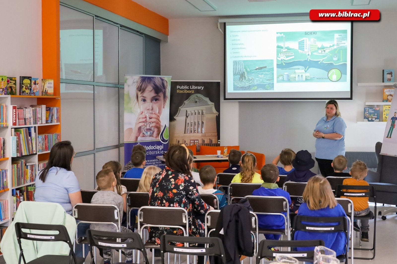 Zdjęcie w galerii na portalu naszraciborz.pl: Dzień Wody z Wodociągami Raciborskimi w bibliotece wiadomości z regionu