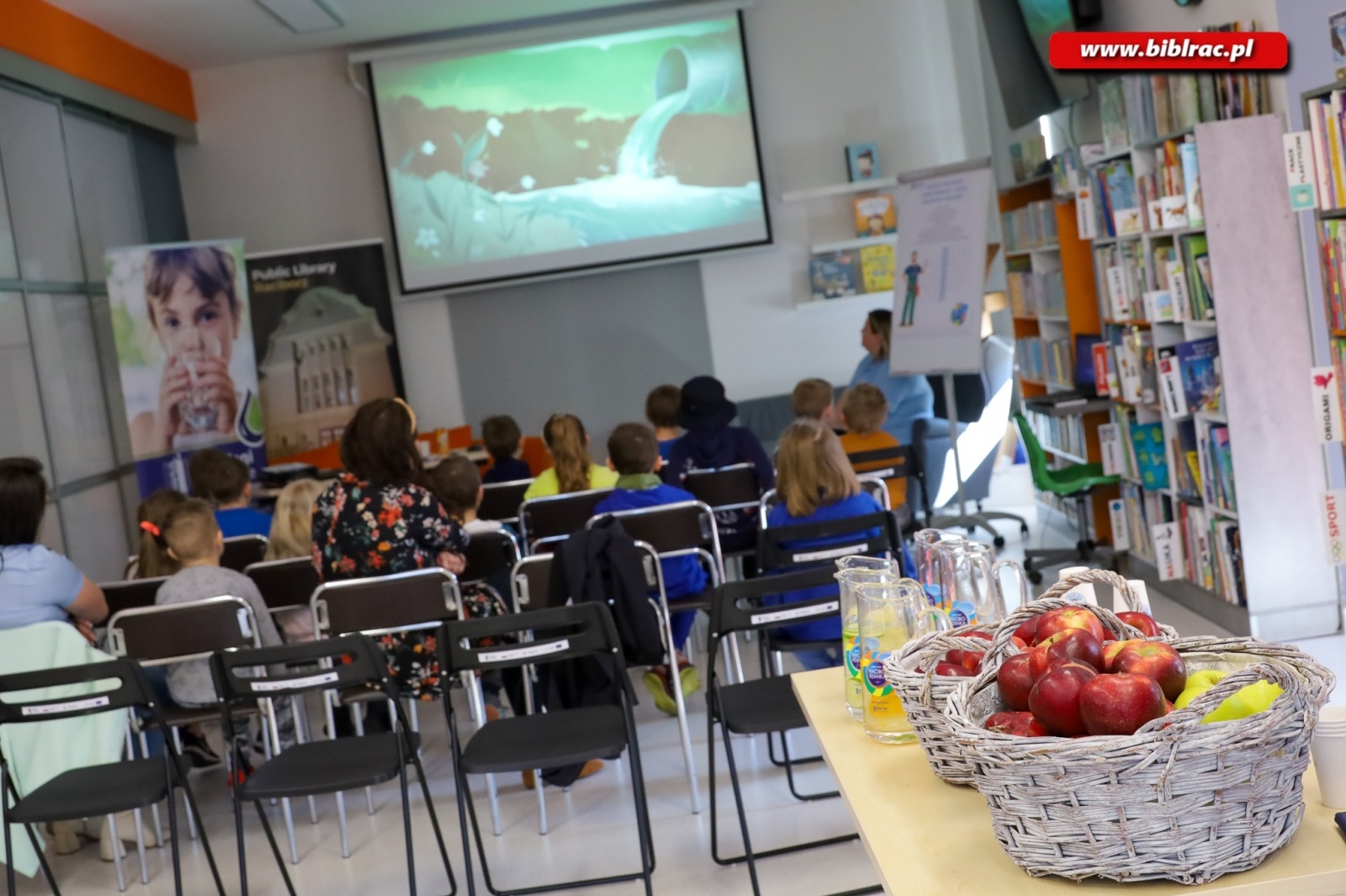 Zdjęcie w galerii na portalu naszraciborz.pl: Dzień Wody z Wodociągami Raciborskimi w bibliotece wiadomości z regionu