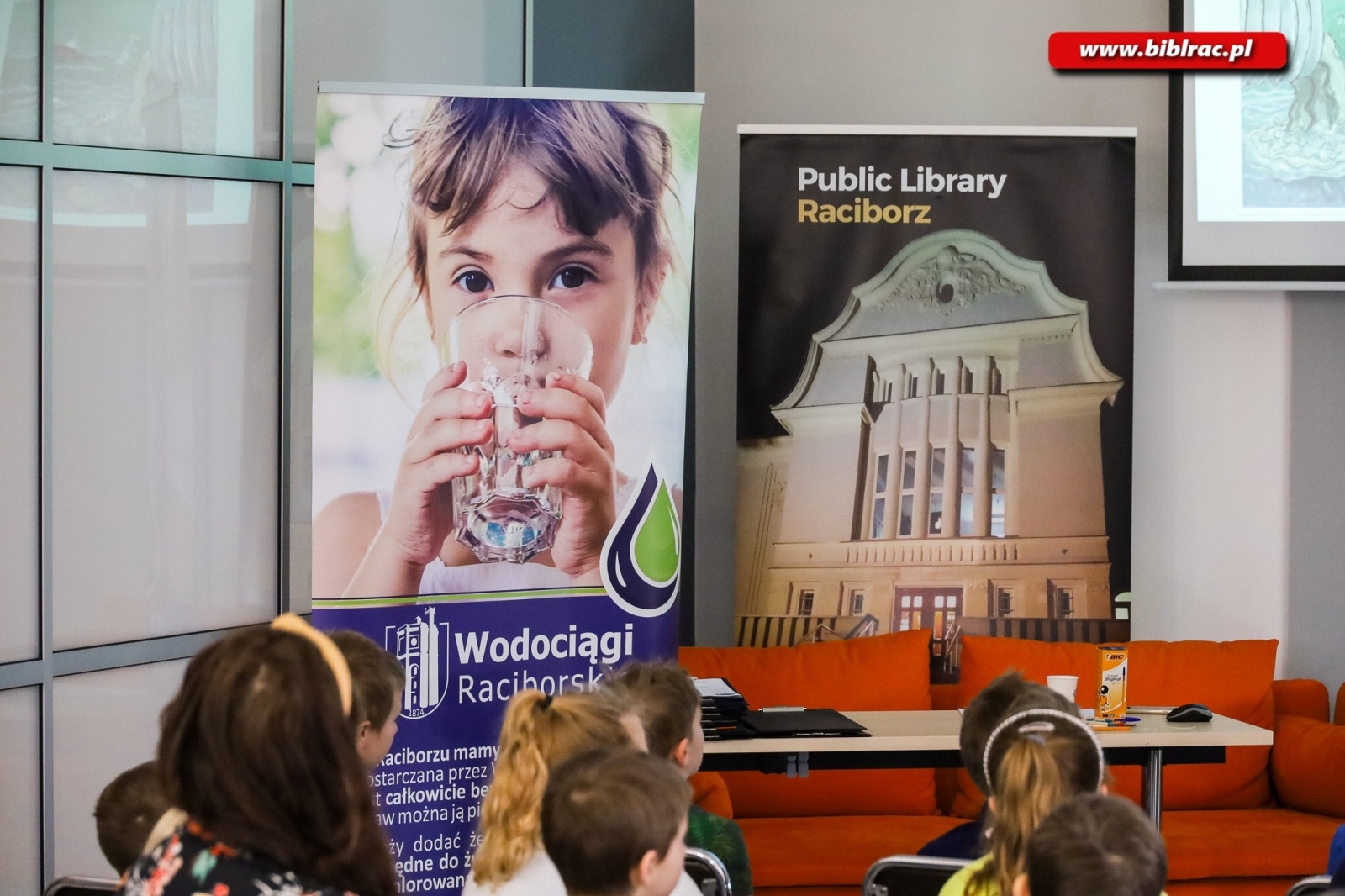 Zdjęcie w galerii na portalu naszraciborz.pl: Dzień Wody z Wodociągami Raciborskimi w bibliotece wiadomości z regionu