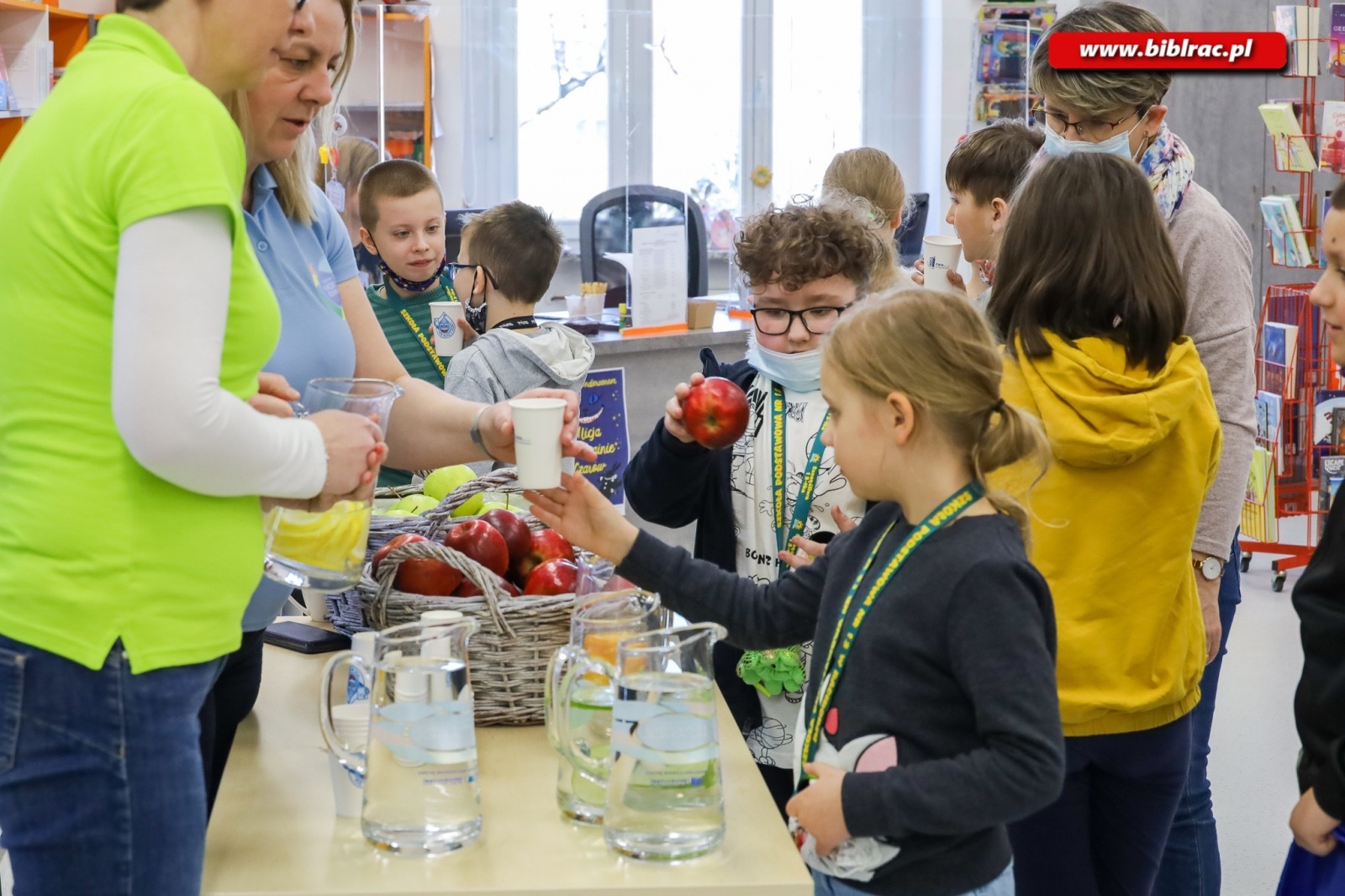 Zdjęcie w galerii na portalu naszraciborz.pl: Dzień Wody z Wodociągami Raciborskimi w bibliotece wiadomości z regionu