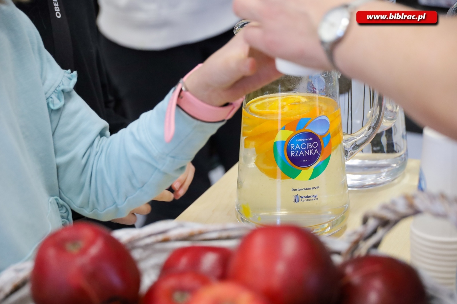 Zdjęcie w galerii na portalu naszraciborz.pl: Dzień Wody z Wodociągami Raciborskimi w bibliotece wiadomości z regionu