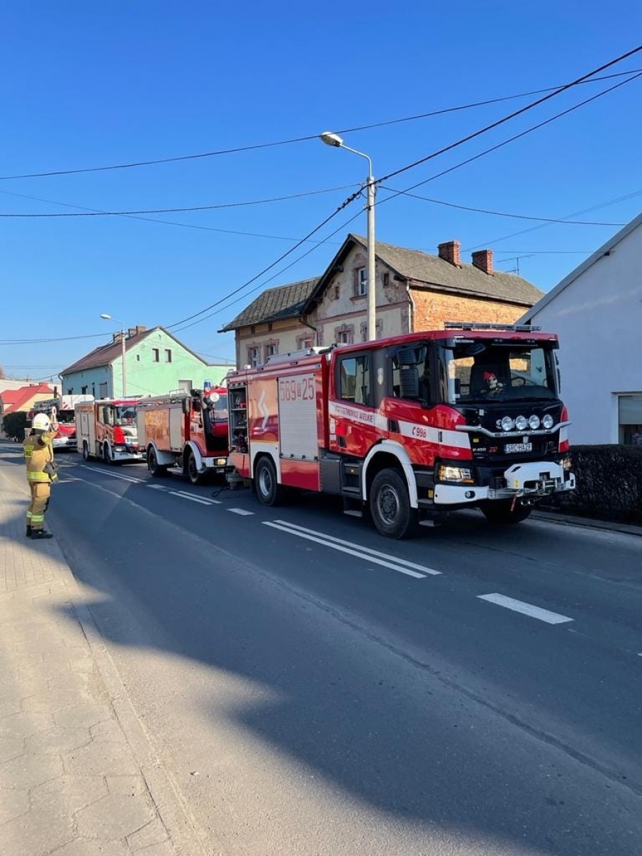 Zdjęcie w galerii na portalu naszraciborz.pl: Raport 998. Cztery zastępy w akcji w Pietrowicach Wlk. Co było przyczyną? wiadomości z regionu