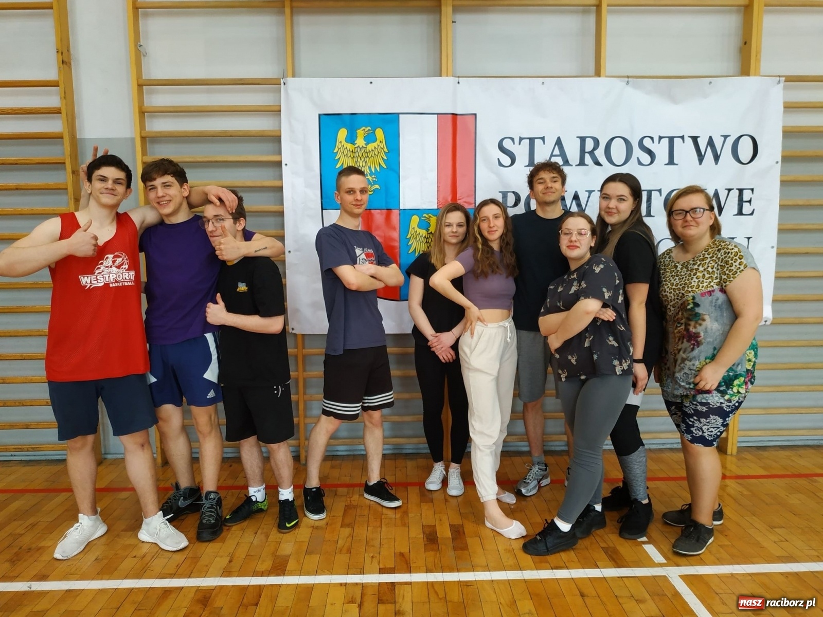 Zdjęcie w galerii na portalu naszraciborz.pl: Tenis stołowy szkół podstawowych w PCS wiadomości z regionu