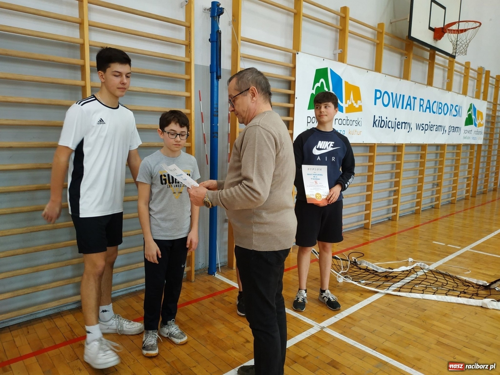 Zdjęcie w galerii na portalu naszraciborz.pl: Tenis stołowy szkół podstawowych w PCS wiadomości z regionu