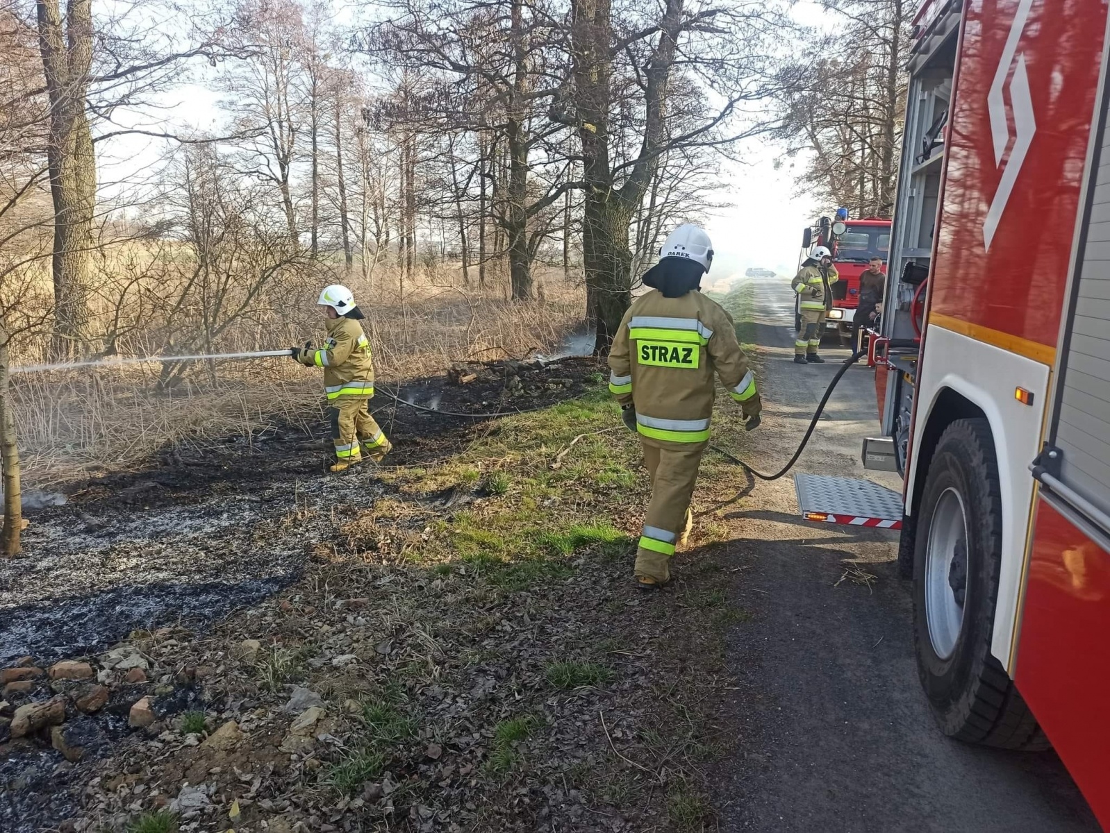Zdjęcie w galerii na portalu naszraciborz.pl: Raport 998. Głupota nie boli. Pożar trawy w Pietrowicach Wielkich wiadomości z regionu