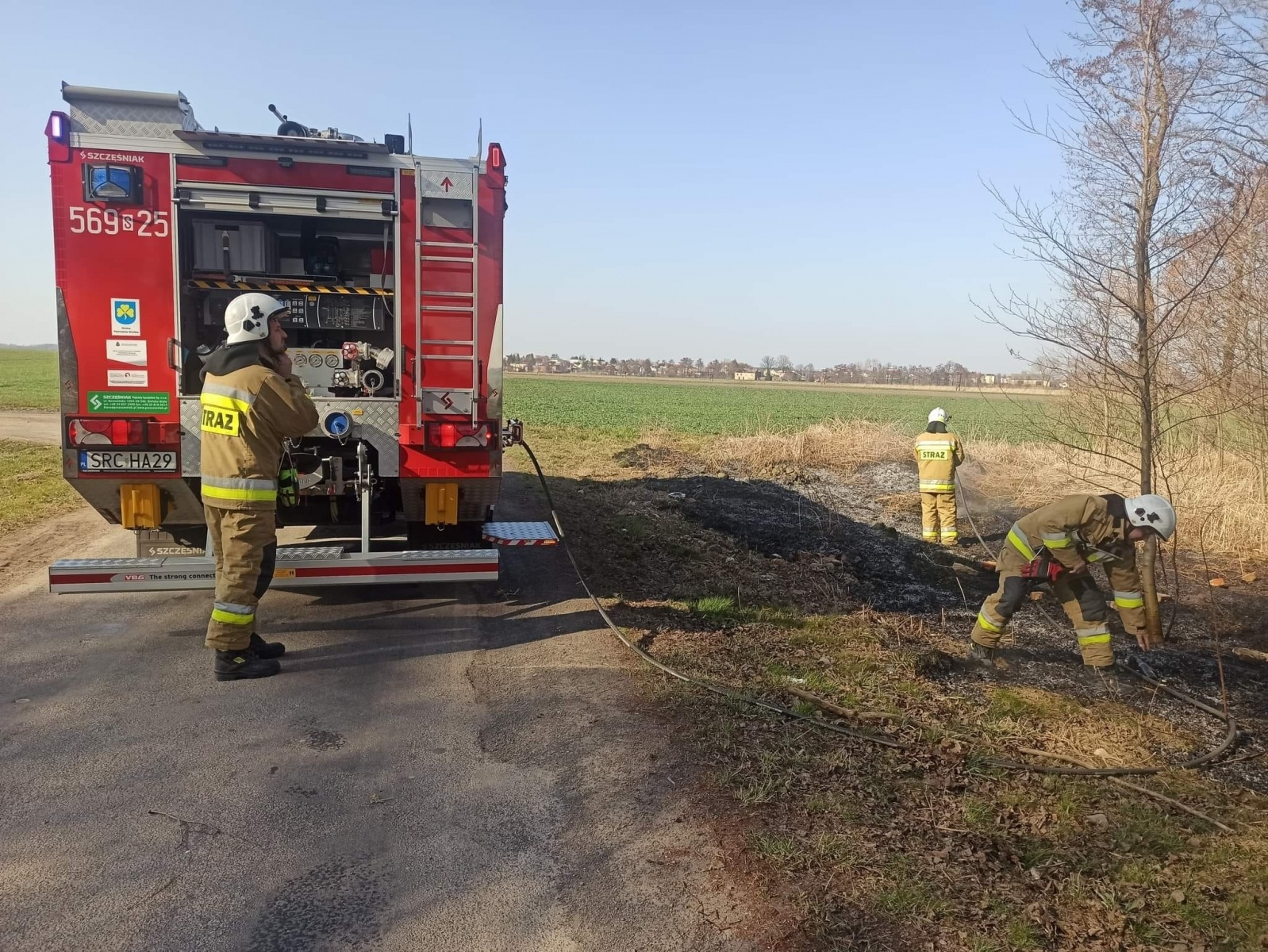 Zdjęcie w galerii na portalu naszraciborz.pl: Raport 998. Głupota nie boli. Pożar trawy w Pietrowicach Wielkich wiadomości z regionu