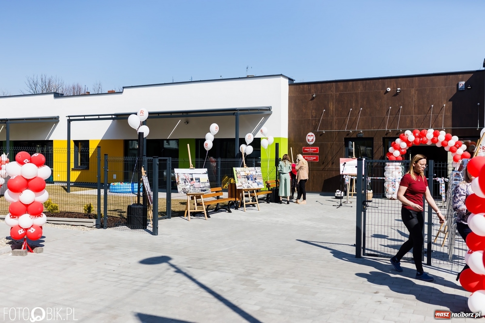 Zdjęcie w galerii na portalu naszraciborz.pl: Spełniona obietnica i superbohater w pelerynie, czyli prezydent i naczelnik otwierają żłobek wiadomości z regionu