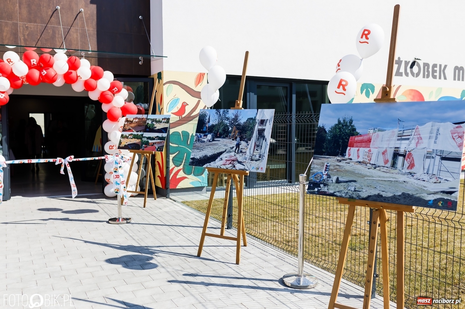 Zdjęcie w galerii na portalu naszraciborz.pl: Spełniona obietnica i superbohater w pelerynie, czyli prezydent i naczelnik otwierają żłobek wiadomości z regionu