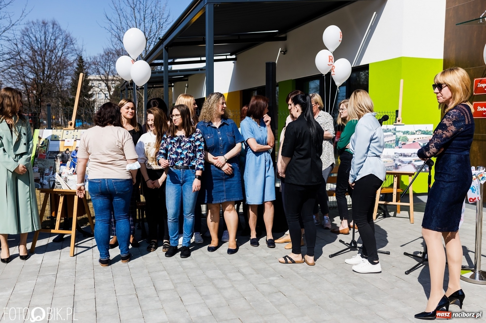 Zdjęcie w galerii na portalu naszraciborz.pl: Spełniona obietnica i superbohater w pelerynie, czyli prezydent i naczelnik otwierają żłobek wiadomości z regionu