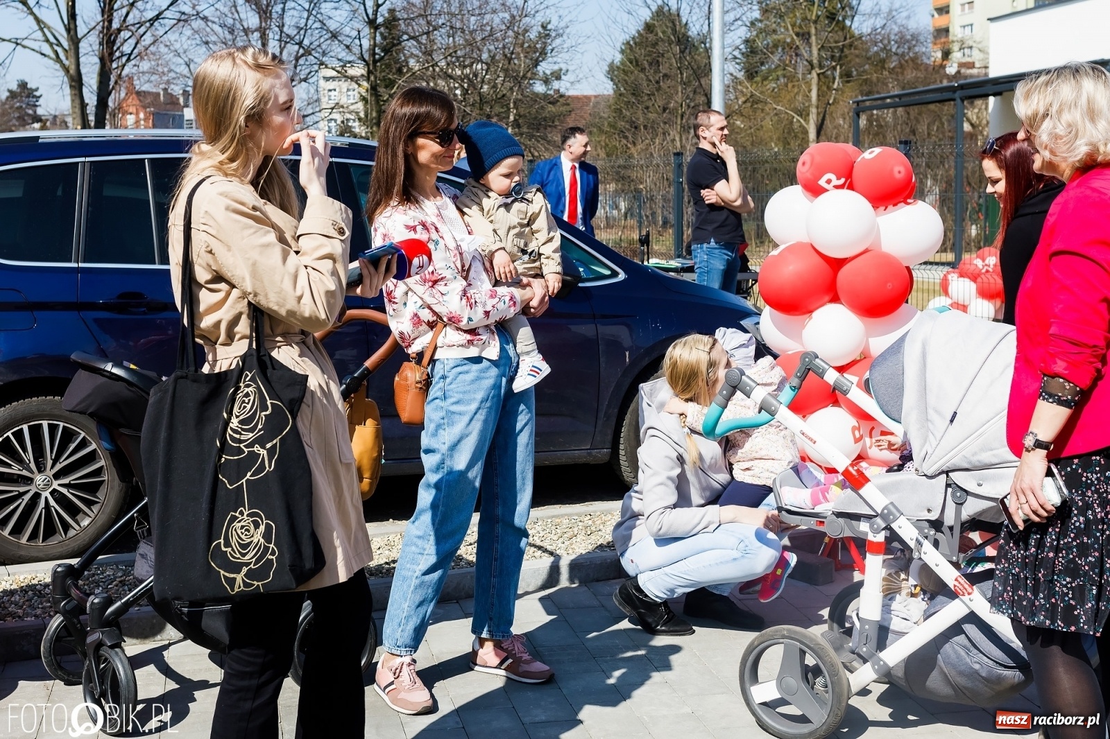 Zdjęcie w galerii na portalu naszraciborz.pl: Spełniona obietnica i superbohater w pelerynie, czyli prezydent i naczelnik otwierają żłobek wiadomości z regionu