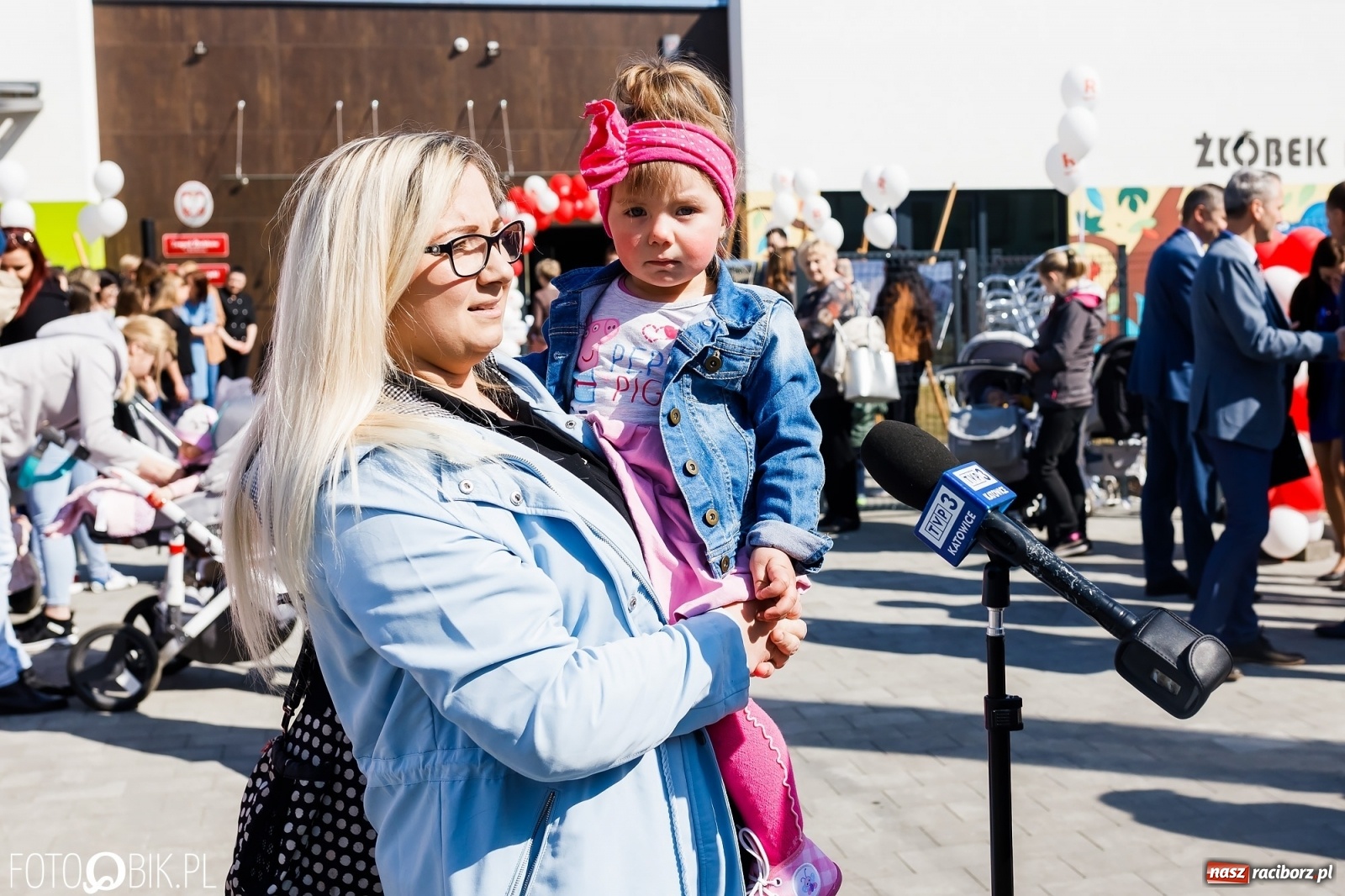 Zdjęcie w galerii na portalu naszraciborz.pl: Spełniona obietnica i superbohater w pelerynie, czyli prezydent i naczelnik otwierają żłobek wiadomości z regionu