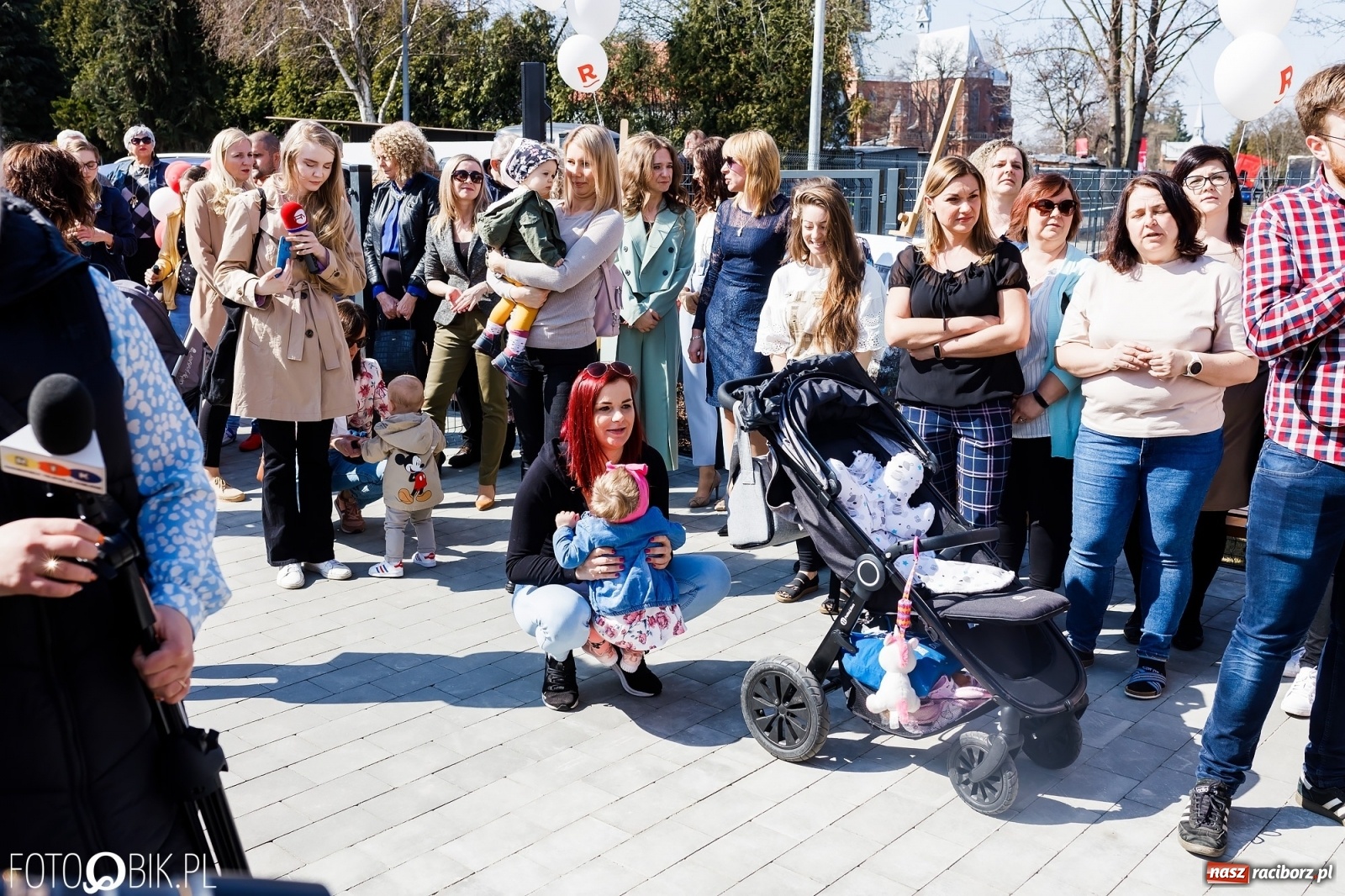 Zdjęcie w galerii na portalu naszraciborz.pl: Spełniona obietnica i superbohater w pelerynie, czyli prezydent i naczelnik otwierają żłobek wiadomości z regionu
