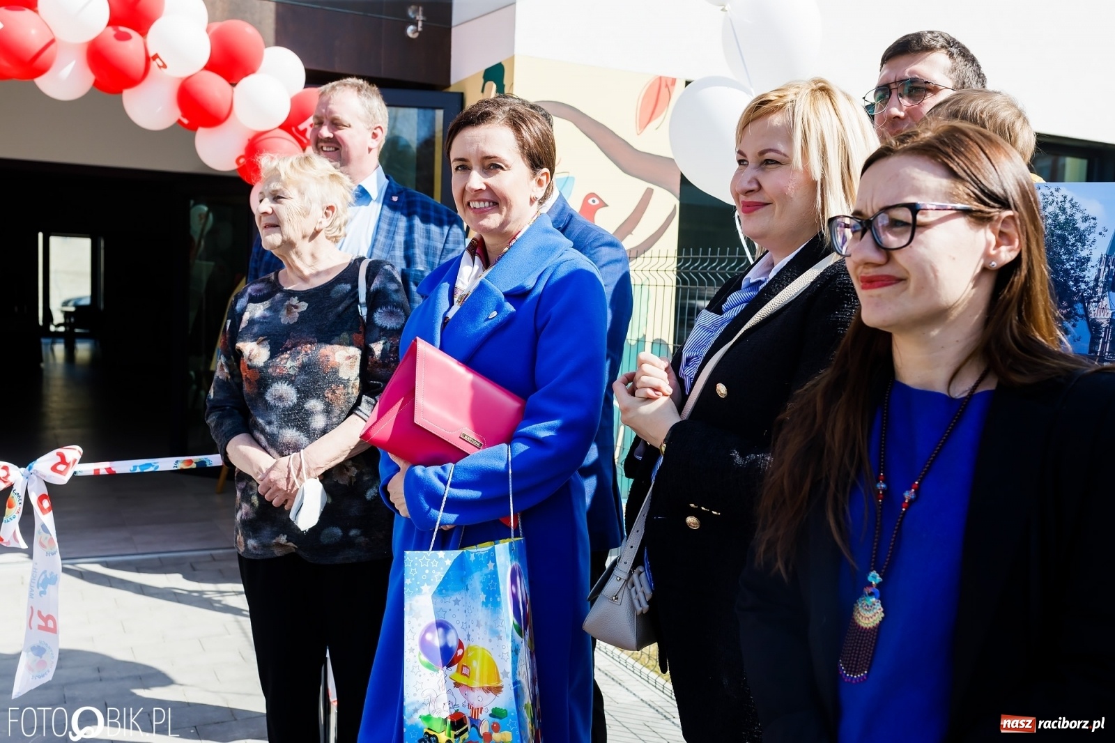 Zdjęcie w galerii na portalu naszraciborz.pl: Spełniona obietnica i superbohater w pelerynie, czyli prezydent i naczelnik otwierają żłobek wiadomości z regionu