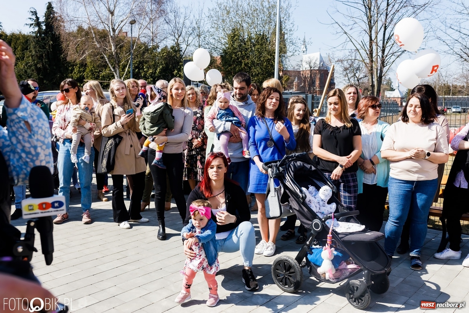 Zdjęcie w galerii na portalu naszraciborz.pl: Spełniona obietnica i superbohater w pelerynie, czyli prezydent i naczelnik otwierają żłobek wiadomości z regionu
