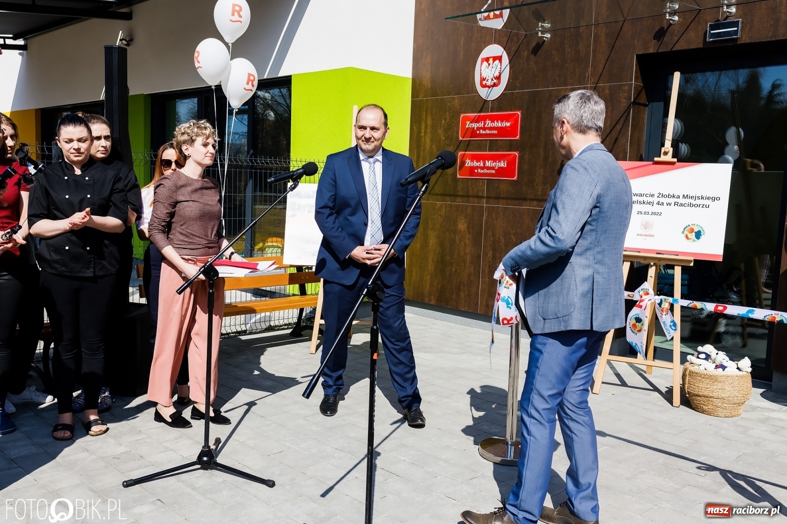 Zdjęcie w galerii na portalu naszraciborz.pl: Spełniona obietnica i superbohater w pelerynie, czyli prezydent i naczelnik otwierają żłobek wiadomości z regionu