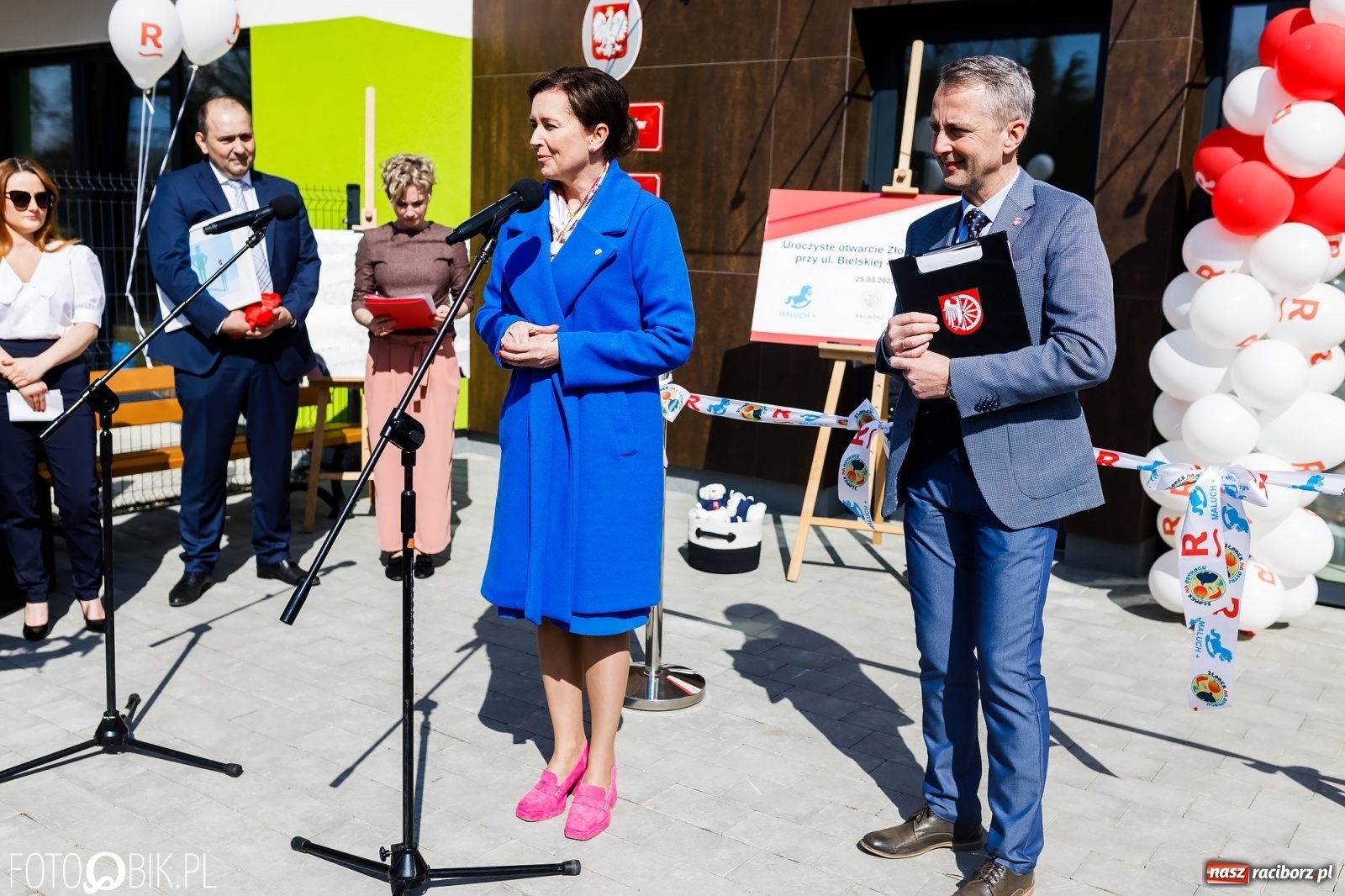 Zdjęcie w galerii na portalu naszraciborz.pl: Spełniona obietnica i superbohater w pelerynie, czyli prezydent i naczelnik otwierają żłobek wiadomości z regionu