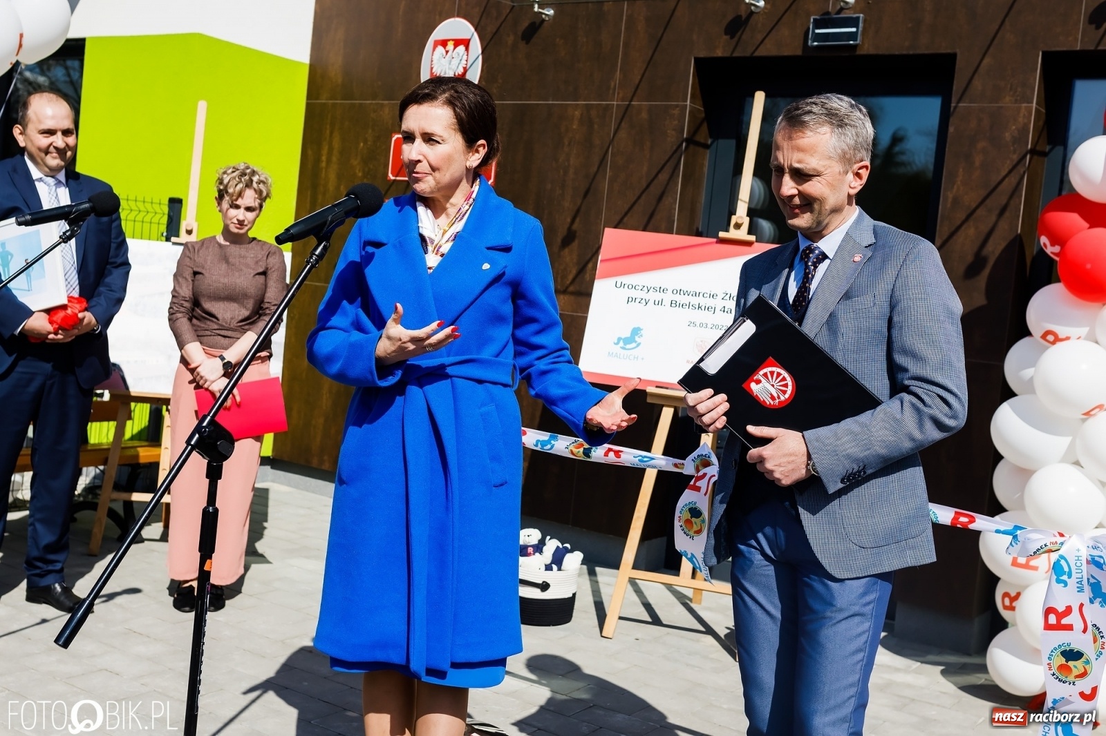 Zdjęcie w galerii na portalu naszraciborz.pl: Spełniona obietnica i superbohater w pelerynie, czyli prezydent i naczelnik otwierają żłobek wiadomości z regionu