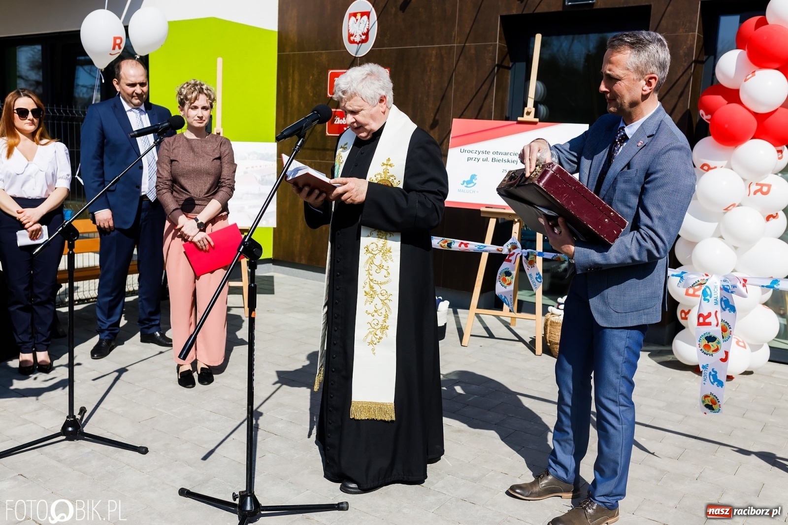 Zdjęcie w galerii na portalu naszraciborz.pl: Spełniona obietnica i superbohater w pelerynie, czyli prezydent i naczelnik otwierają żłobek wiadomości z regionu