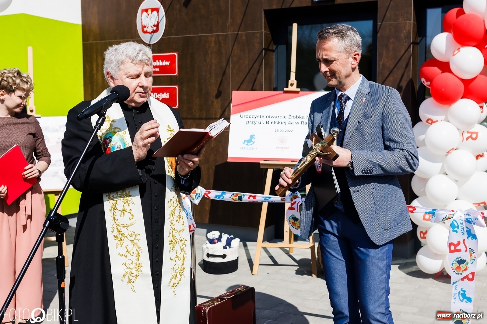 Zdjęcie w galerii na portalu naszraciborz.pl: Spełniona obietnica i superbohater w pelerynie, czyli prezydent i naczelnik otwierają żłobek wiadomości z regionu