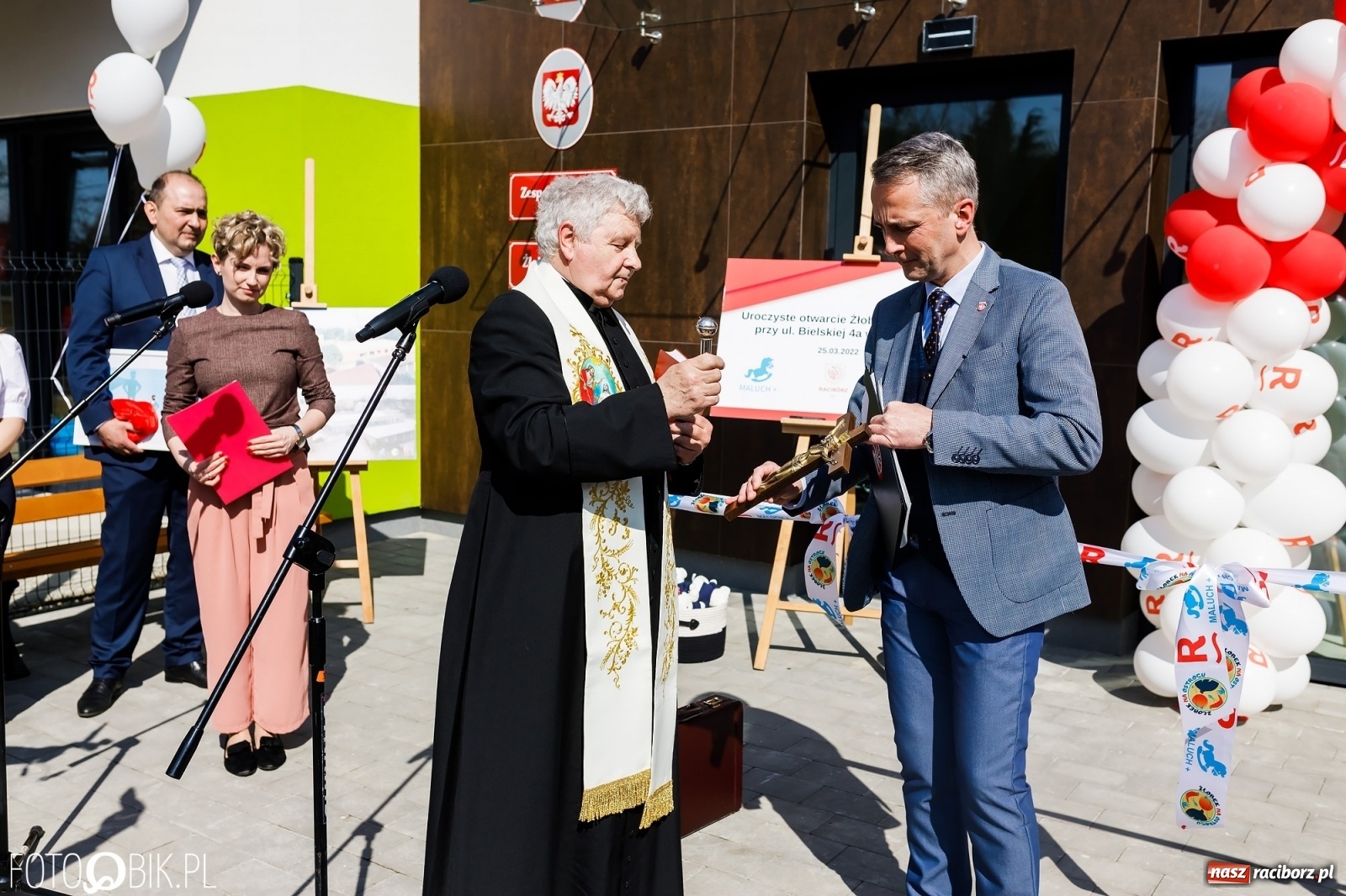 Zdjęcie w galerii na portalu naszraciborz.pl: Spełniona obietnica i superbohater w pelerynie, czyli prezydent i naczelnik otwierają żłobek wiadomości z regionu