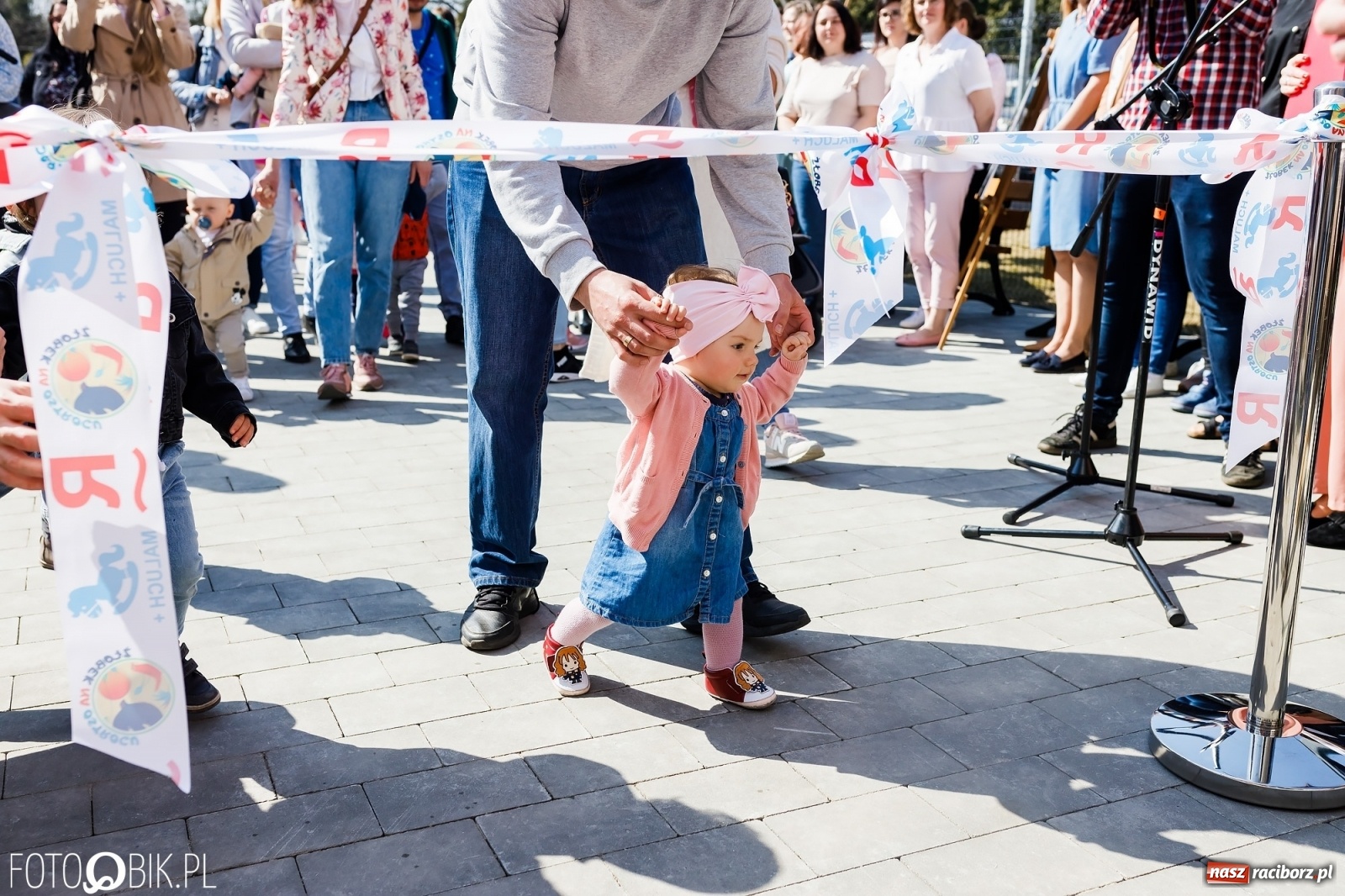 Zdjęcie w galerii na portalu naszraciborz.pl: Spełniona obietnica i superbohater w pelerynie, czyli prezydent i naczelnik otwierają żłobek wiadomości z regionu
