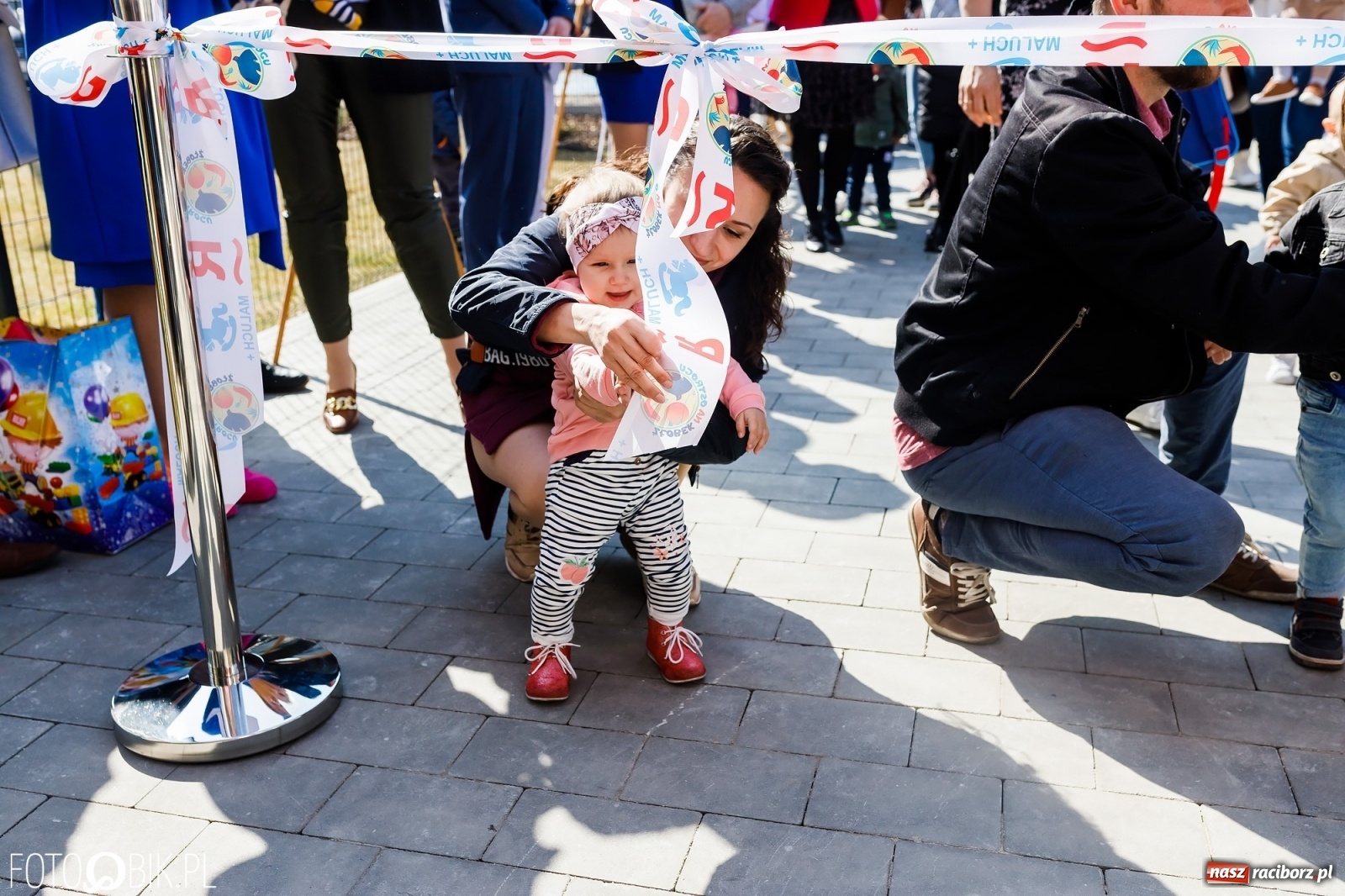 Zdjęcie w galerii na portalu naszraciborz.pl: Spełniona obietnica i superbohater w pelerynie, czyli prezydent i naczelnik otwierają żłobek wiadomości z regionu