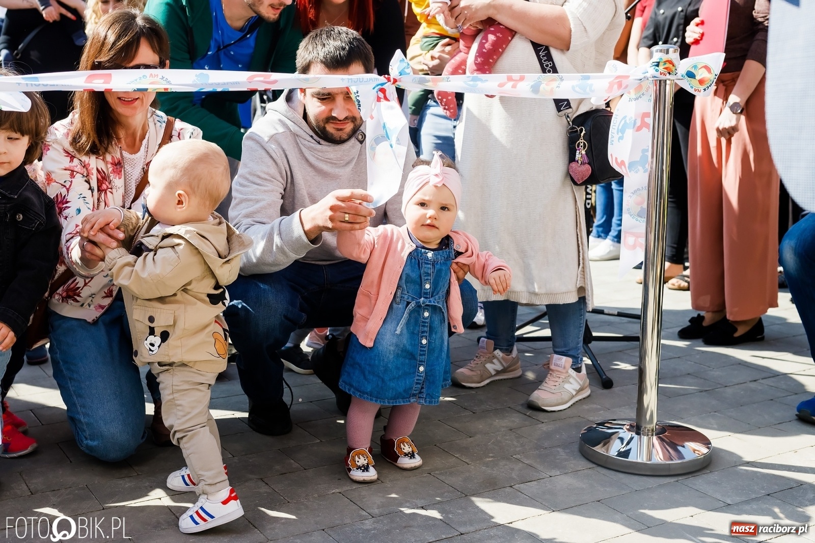 Zdjęcie w galerii na portalu naszraciborz.pl: Spełniona obietnica i superbohater w pelerynie, czyli prezydent i naczelnik otwierają żłobek wiadomości z regionu