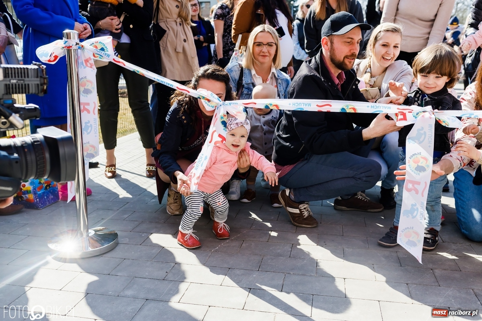 Zdjęcie w galerii na portalu naszraciborz.pl: Spełniona obietnica i superbohater w pelerynie, czyli prezydent i naczelnik otwierają żłobek wiadomości z regionu