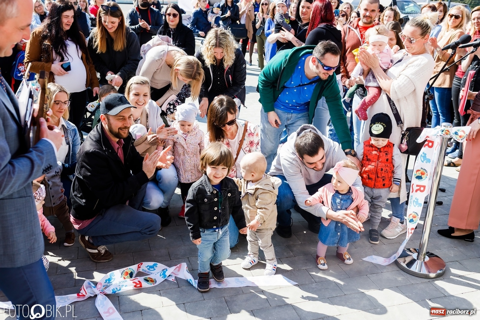 Zdjęcie w galerii na portalu naszraciborz.pl: Spełniona obietnica i superbohater w pelerynie, czyli prezydent i naczelnik otwierają żłobek wiadomości z regionu