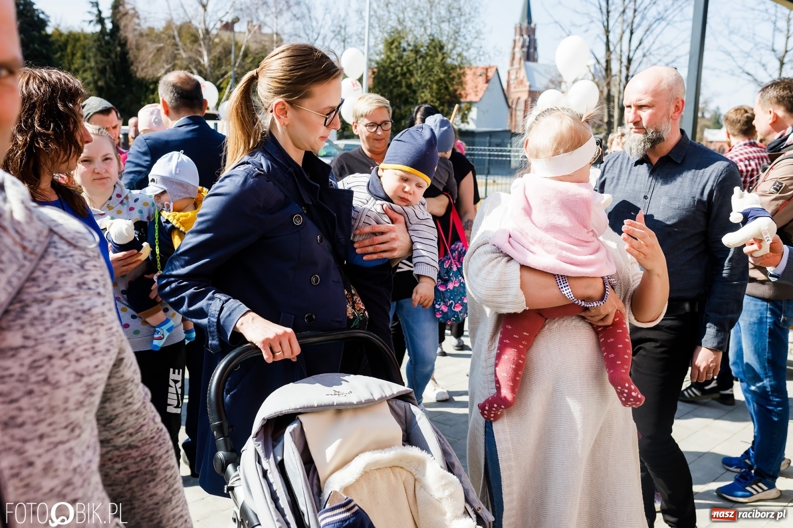 Zdjęcie w galerii na portalu naszraciborz.pl: Spełniona obietnica i superbohater w pelerynie, czyli prezydent i naczelnik otwierają żłobek wiadomości z regionu