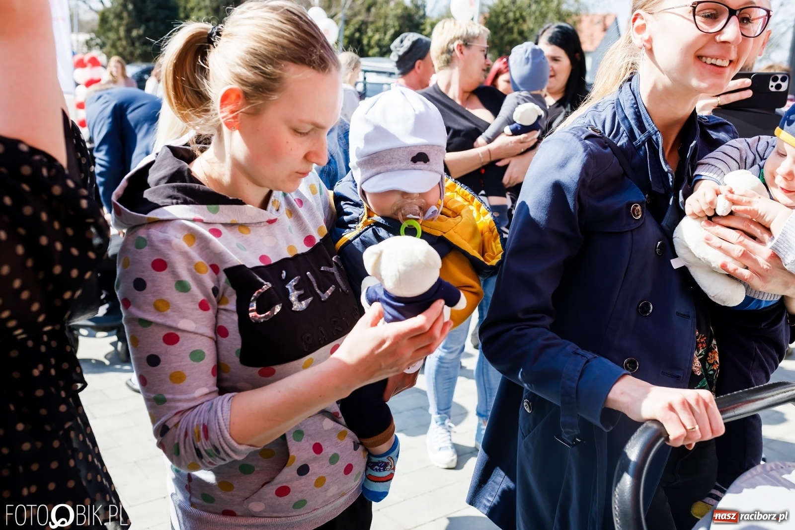 Zdjęcie w galerii na portalu naszraciborz.pl: Spełniona obietnica i superbohater w pelerynie, czyli prezydent i naczelnik otwierają żłobek wiadomości z regionu
