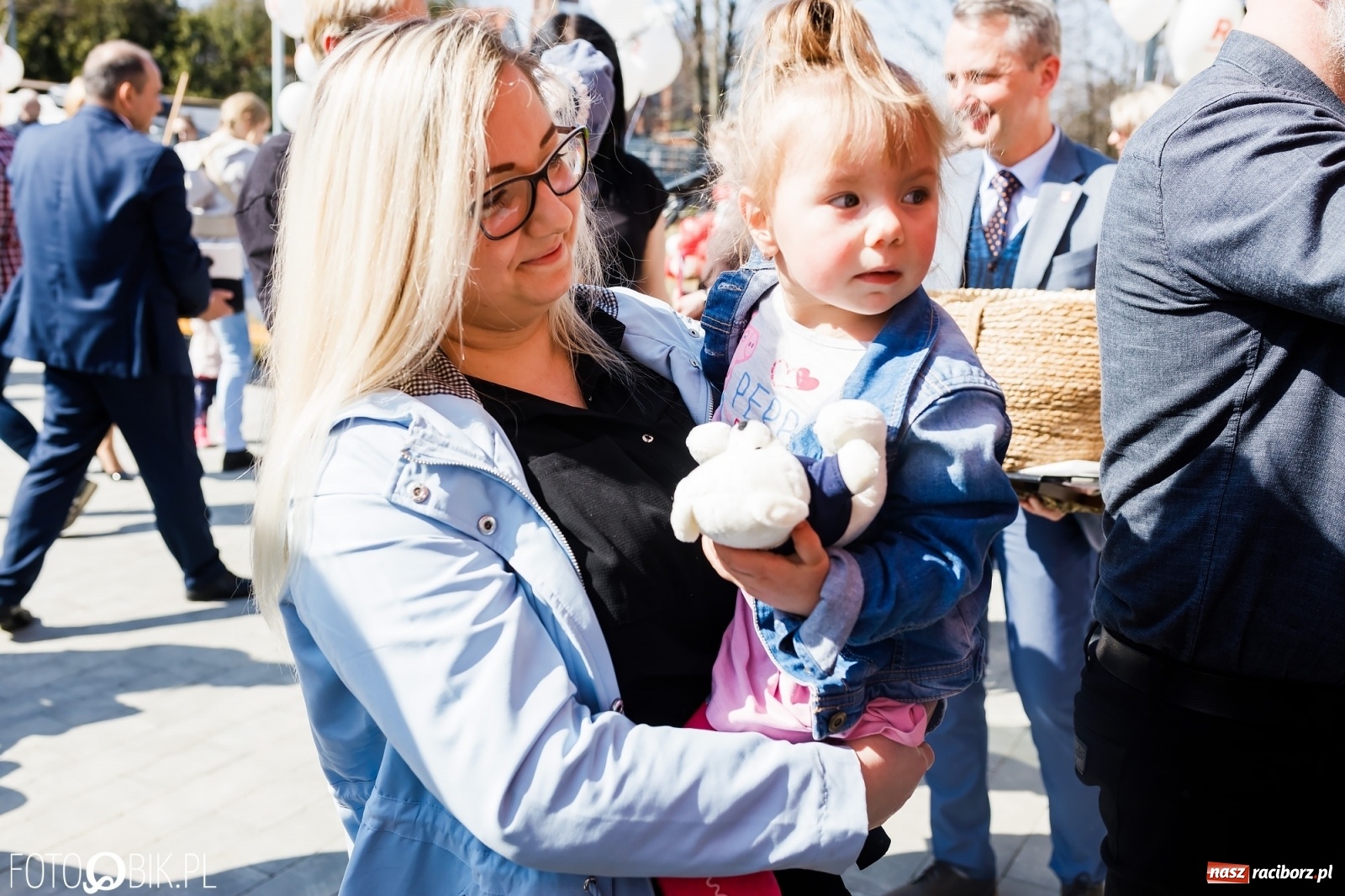 Zdjęcie w galerii na portalu naszraciborz.pl: Spełniona obietnica i superbohater w pelerynie, czyli prezydent i naczelnik otwierają żłobek wiadomości z regionu