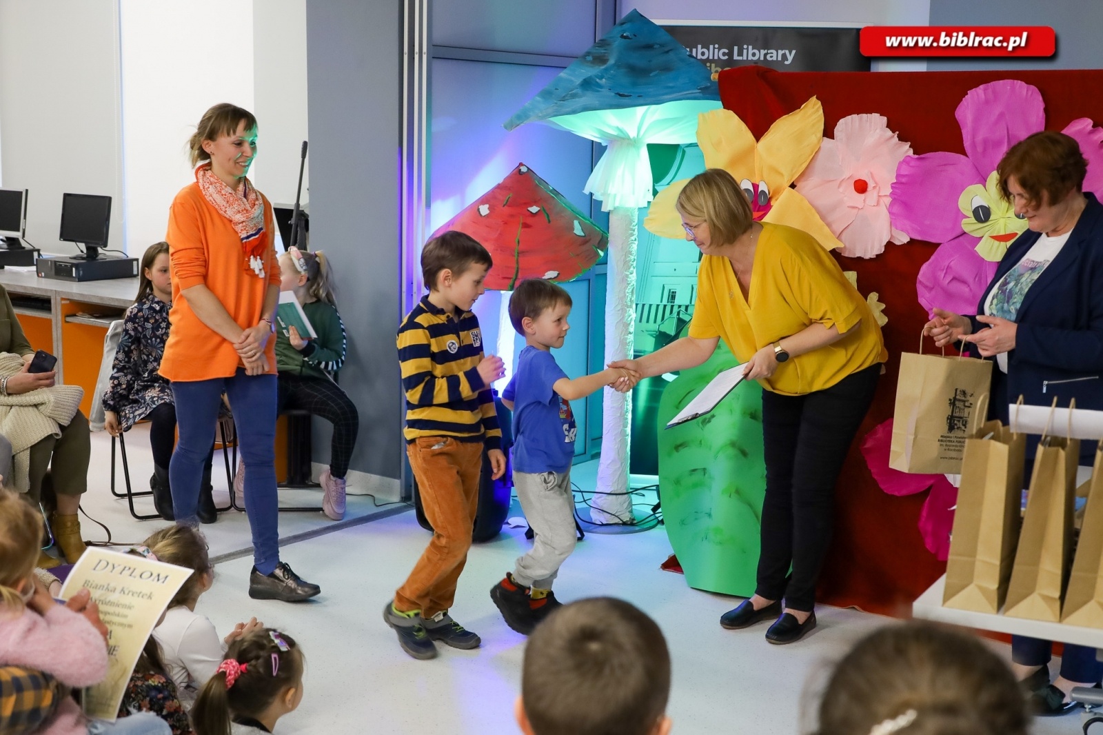 Zdjęcie w galerii na portalu naszraciborz.pl: 906 uczestników wzięło udział w Ogólnopolskim Konkursie Plastycznym Alicja w Krainie Czarów wiadomości z regionu