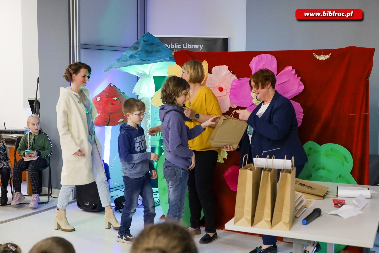 Zdjęcie w galerii na portalu naszraciborz.pl: 906 uczestników wzięło udział w Ogólnopolskim Konkursie Plastycznym Alicja w Krainie Czarów wiadomości z regionu