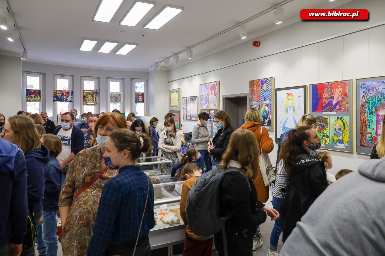 Zdjęcie w galerii na portalu naszraciborz.pl: 906 uczestników wzięło udział w Ogólnopolskim Konkursie Plastycznym Alicja w Krainie Czarów wiadomości z regionu