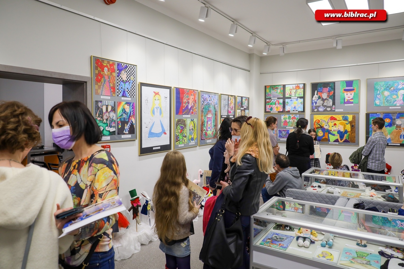 Zdjęcie w galerii na portalu naszraciborz.pl: 906 uczestników wzięło udział w Ogólnopolskim Konkursie Plastycznym Alicja w Krainie Czarów wiadomości z regionu