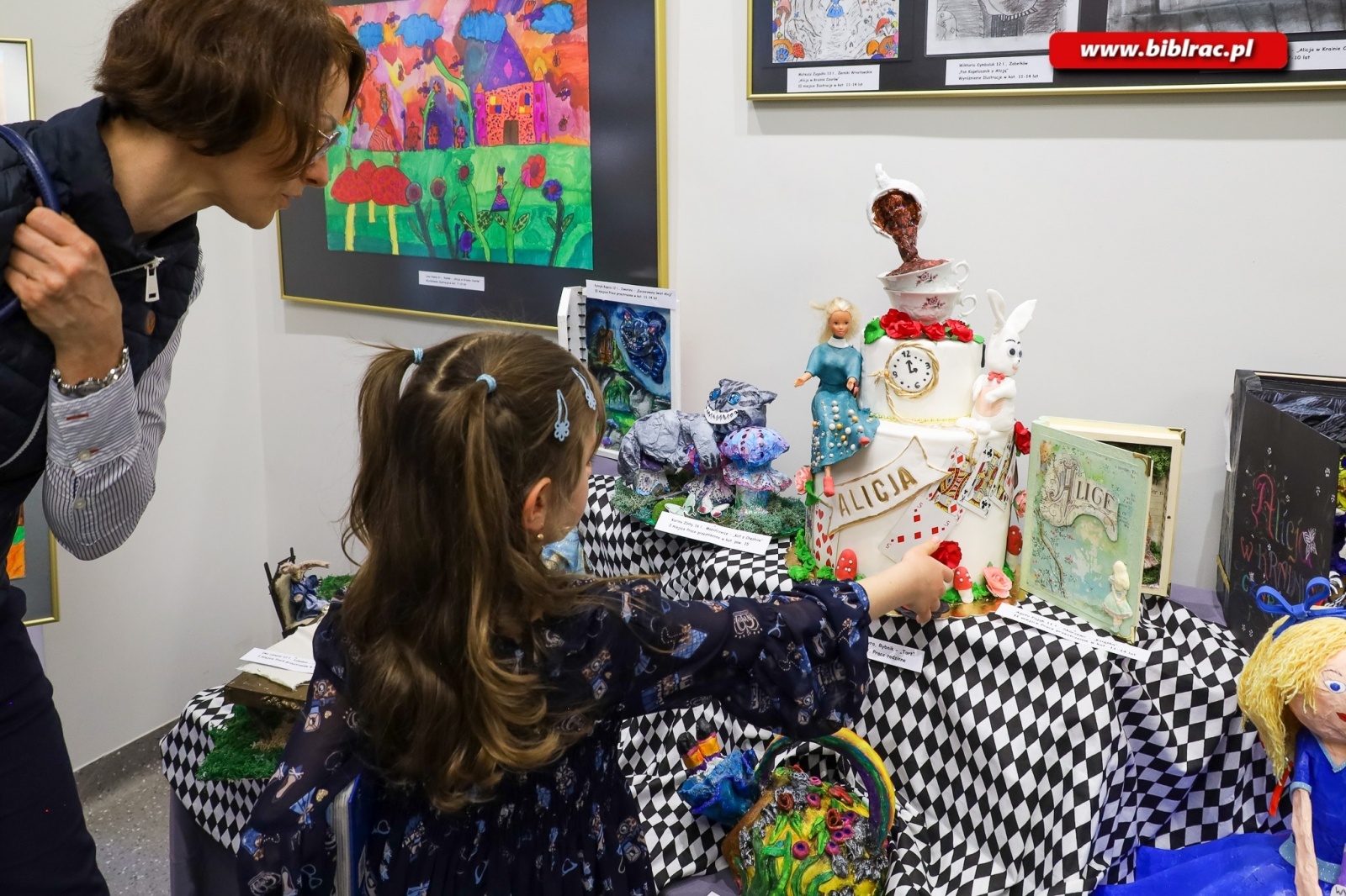 Zdjęcie w galerii na portalu naszraciborz.pl: 906 uczestników wzięło udział w Ogólnopolskim Konkursie Plastycznym Alicja w Krainie Czarów wiadomości z regionu