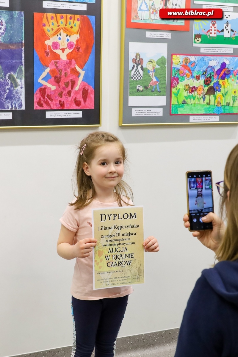 Zdjęcie w galerii na portalu naszraciborz.pl: 906 uczestników wzięło udział w Ogólnopolskim Konkursie Plastycznym Alicja w Krainie Czarów wiadomości z regionu