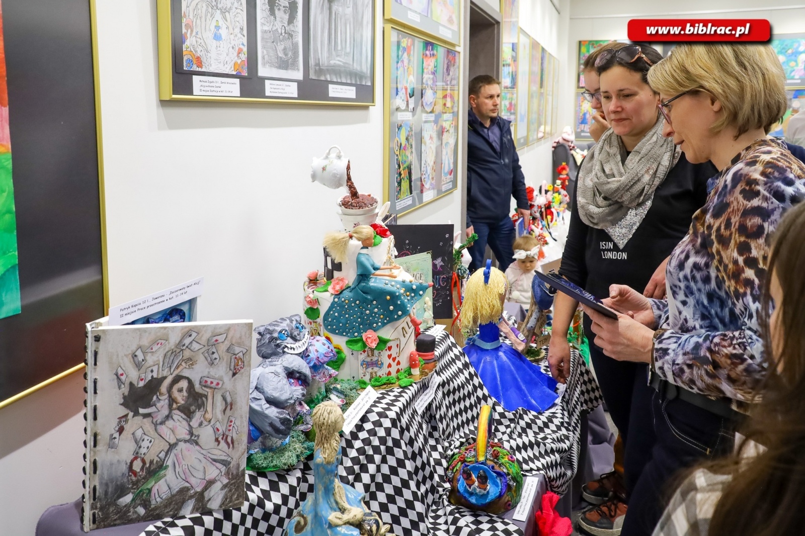 Zdjęcie w galerii na portalu naszraciborz.pl: 906 uczestników wzięło udział w Ogólnopolskim Konkursie Plastycznym Alicja w Krainie Czarów wiadomości z regionu