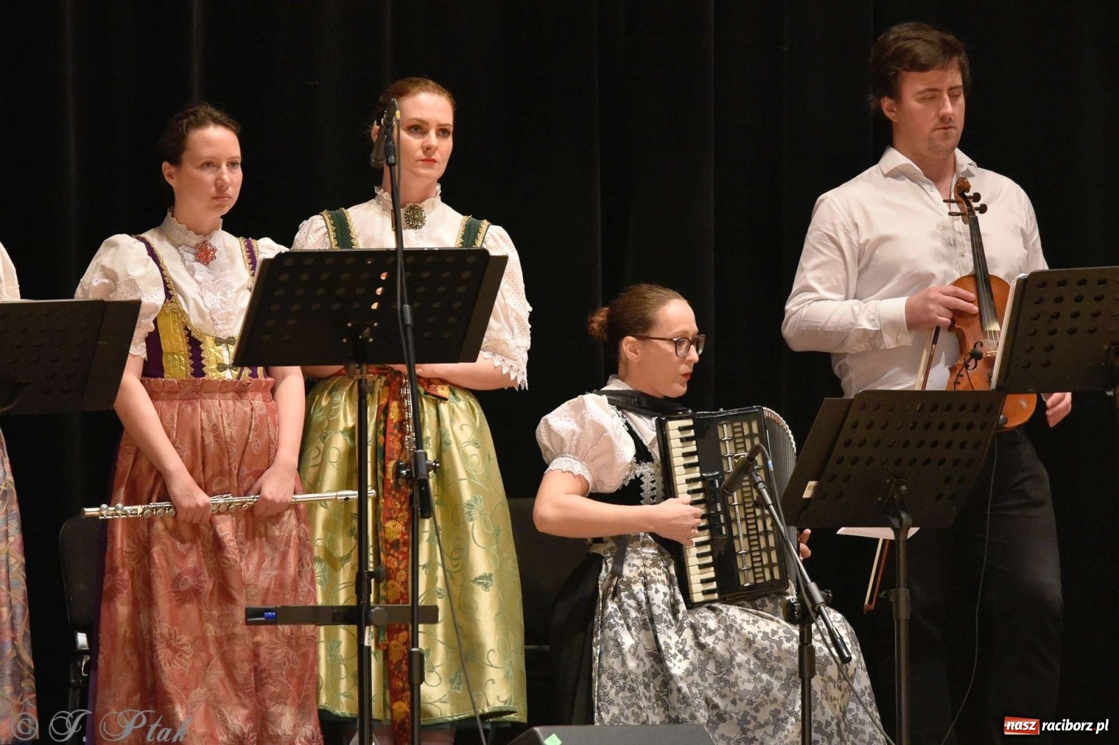 Zdjęcie w galerii na portalu naszraciborz.pl: Zespoły Źródła w koncercie charytatywnym na rzecz Kamilka wiadomości z regionu