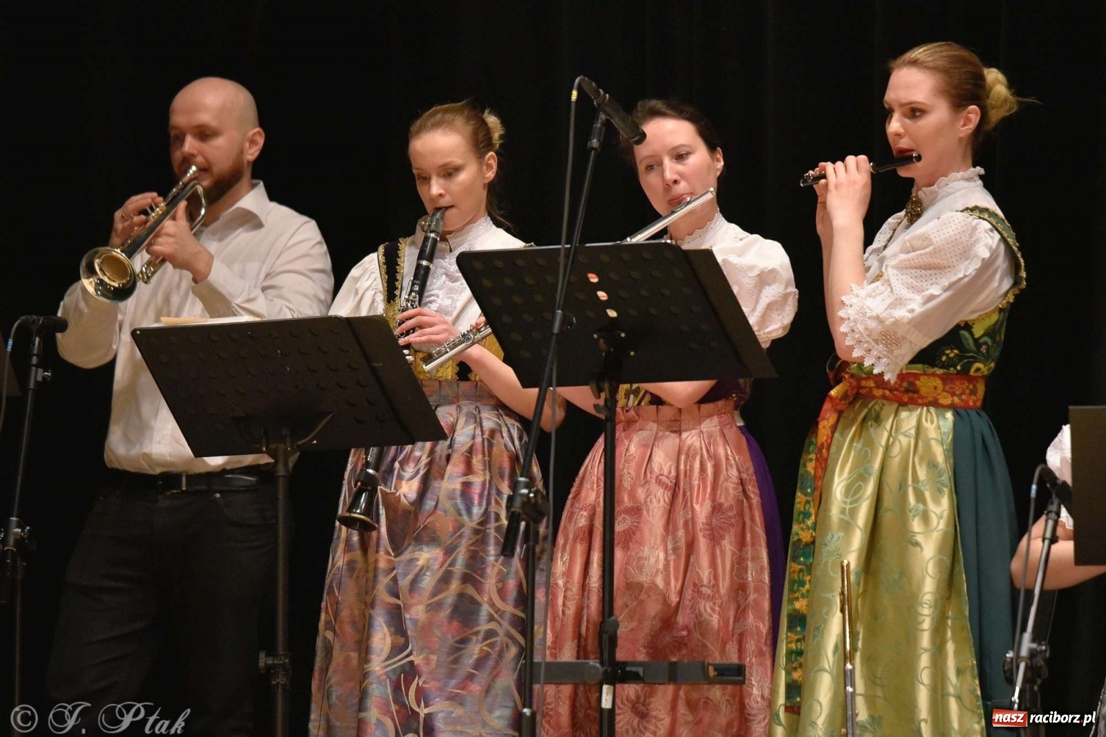 Zdjęcie w galerii na portalu naszraciborz.pl: Zespoły Źródła w koncercie charytatywnym na rzecz Kamilka wiadomości z regionu